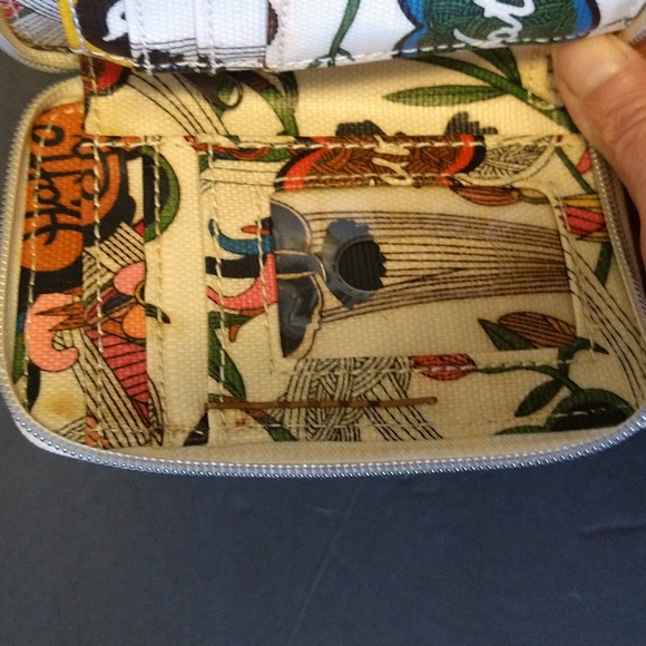 GUC. Sakroots wristlet/wallet. - Picture 7 of 12